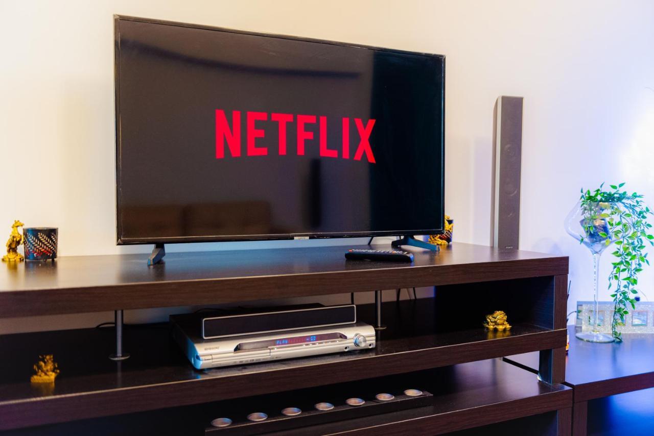 Comfy Apartment With Private Parking And Netflix Bucureşti Eksteriør bilde