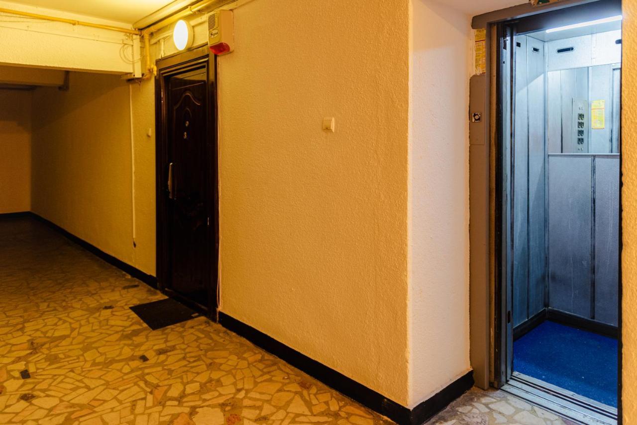 Comfy Apartment With Private Parking And Netflix Bucureşti Eksteriør bilde